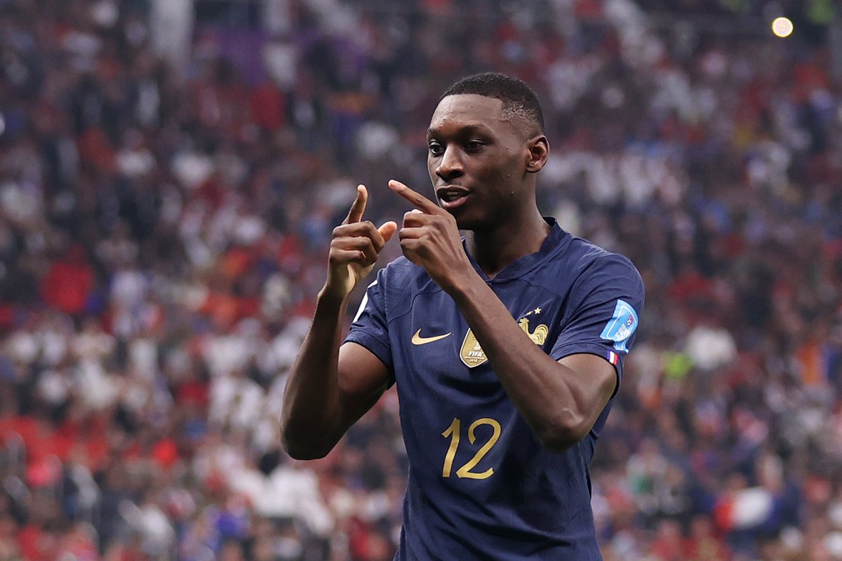 UnitedStandMUFC's tweet photo. 🚨 #mufc will move on from Højlund if they can’t find a compromise with Atalanta over a transfer fee. Randal Kolo Muani is among the other options. [@lauriewhitwell] https://t.co/0dAh4qU3EP