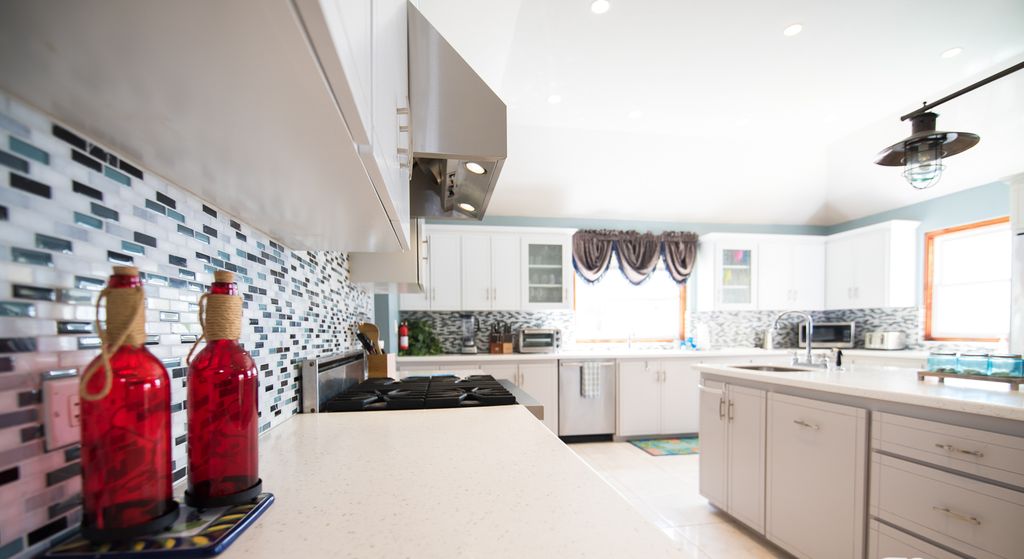 Southern_ViewsR's tweet photo. Indulge in luxury at this Southampton vacation house for rent. Impeccable amenities, breathtaking views, and ultimate relaxation await. #LuxuryVacation #SouthamptonRetreat https://t.co/nG2DTB502S https://t.co/WCzFftfwSN