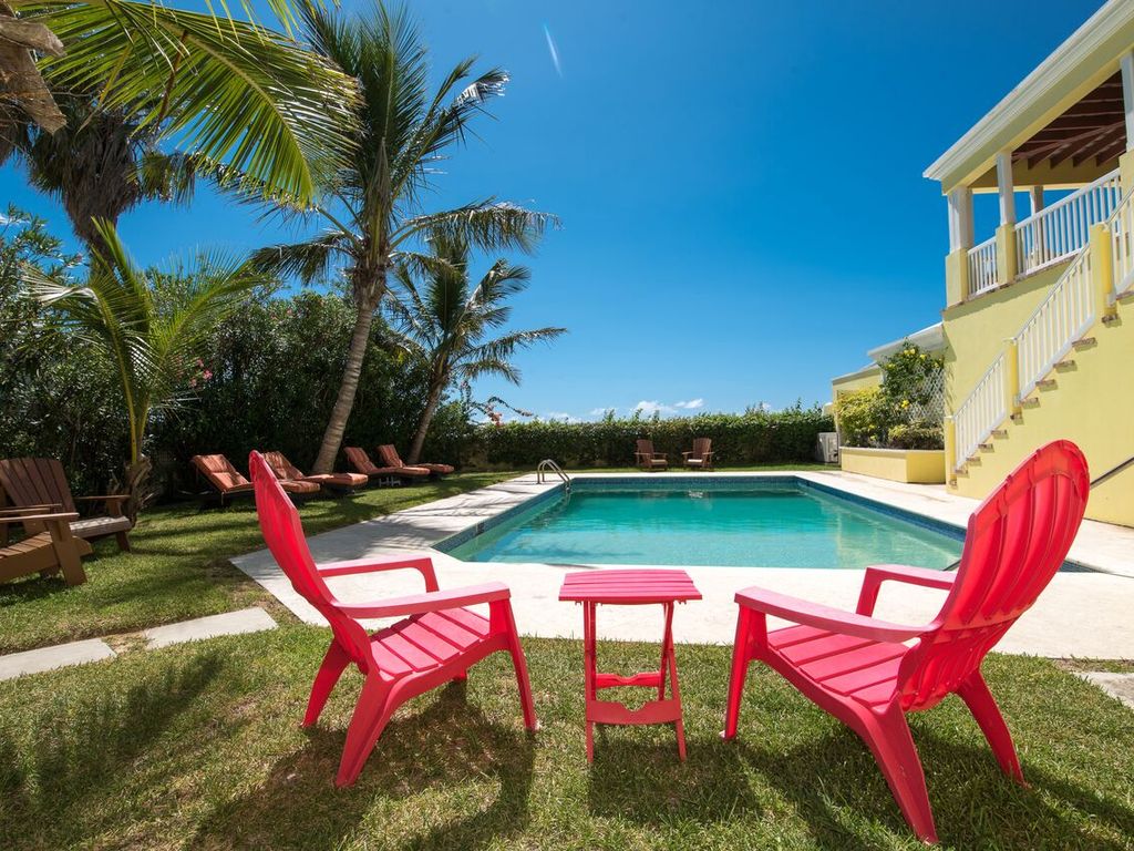 Southern_ViewsR's tweet photo. Indulge in luxury at this Southampton vacation house for rent. Impeccable amenities, breathtaking views, and ultimate relaxation await. #LuxuryVacation #SouthamptonRetreat https://t.co/nG2DTB502S https://t.co/WCzFftfwSN