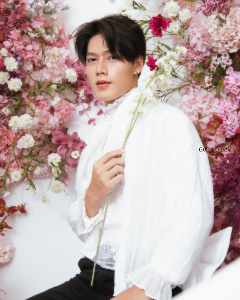 Boyyofgodseries's tweet photo. •GUN•
#BOG_GODs_GARDEN
#ARTIST_PROFILE
#BLOOM_LIKE_FLOWER #BOYYOFGODTHESERIES
#ลูกรักพระเจ้าเดอะซีรีส์ https://t.co/fK6RrOOerQ