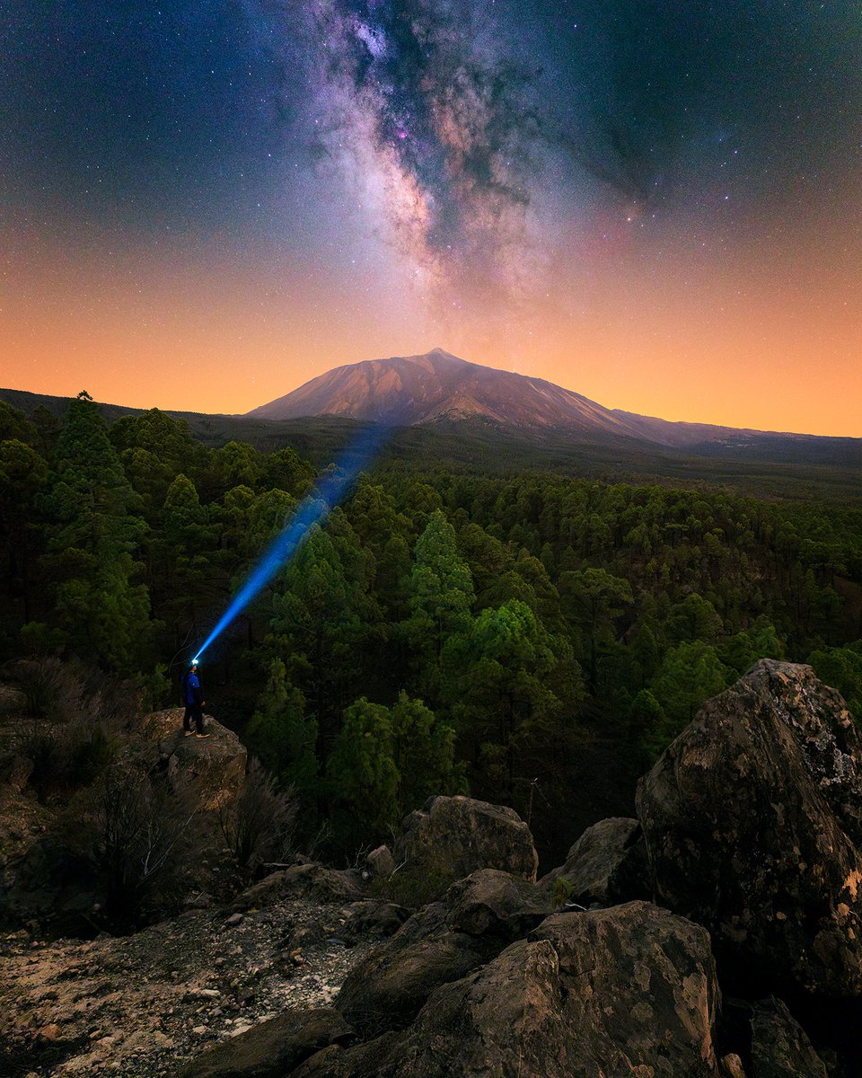 shotbynau's tweet photo. La noche del Lunes la pasé en una ubicación espectacular.
Había planificado esta fotografía hace unos meses y al final se dieron las condiciones idóneas para llevarla a cabo. Esa zona suele estar cubierta de nubes pero la llegada de la calima facilitó la visión. Y toma ya!! 🤩 https://t.co/HKqrt2IAob