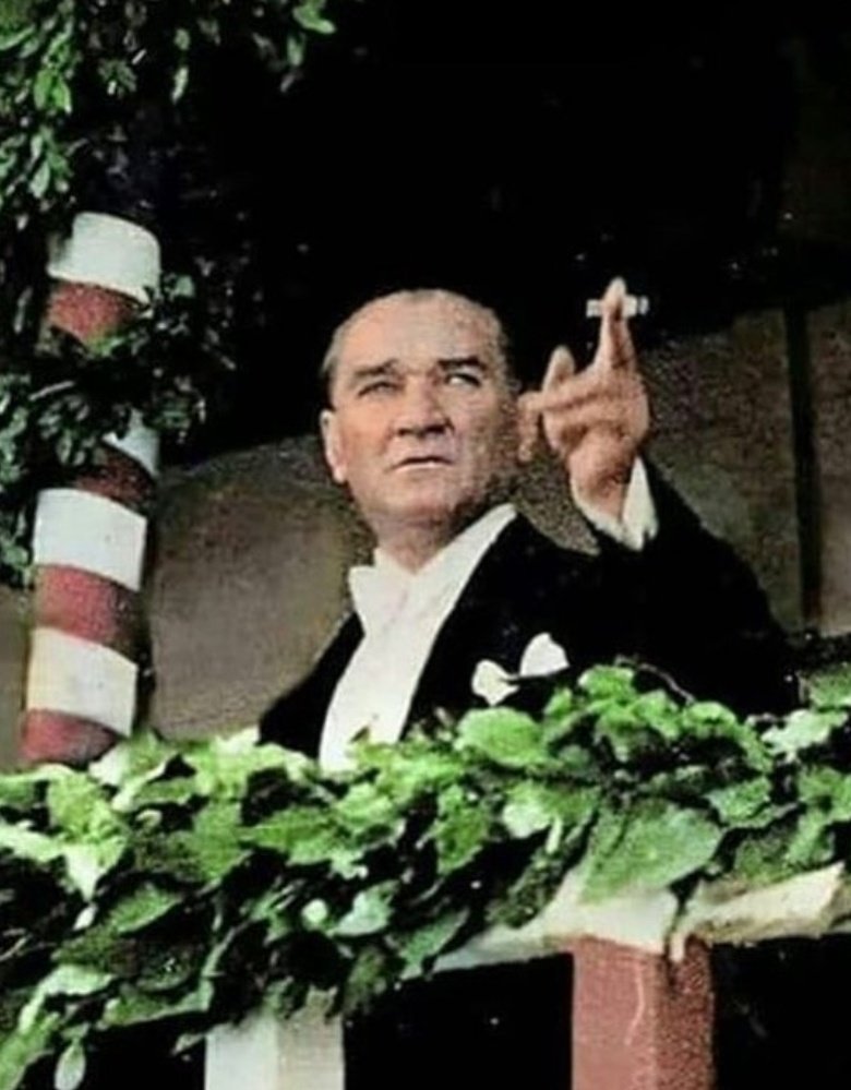 "Arkadaşlar,efendiler ve ey millet,iyi biliniz ki,Türkiye Cumhuriyeti şeyhler,dervişler,
müritler,meczuplar memleketi olamaz.
En doğru,en hakiki tarikat,medeniyet tarikatıdır...
Hayatta gerçek yol ilimdir,fendir."
#MustafaKemalATATÜRK