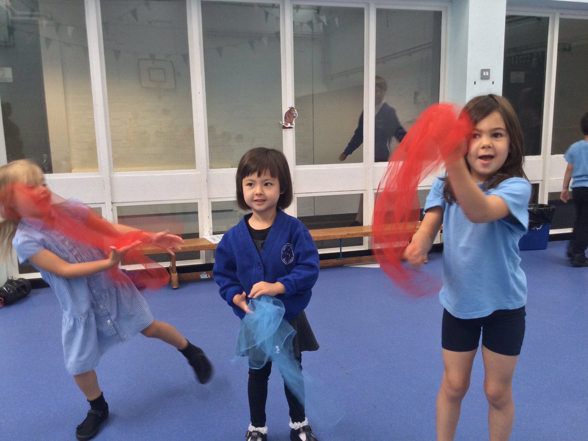 MissOconnorSW's tweet photo. What a great start to our summer festival! 
We got to try out new circus skills, juggling and balancing 🎪🤹😀⭐️ https://t.co/OQpv7RUkKt