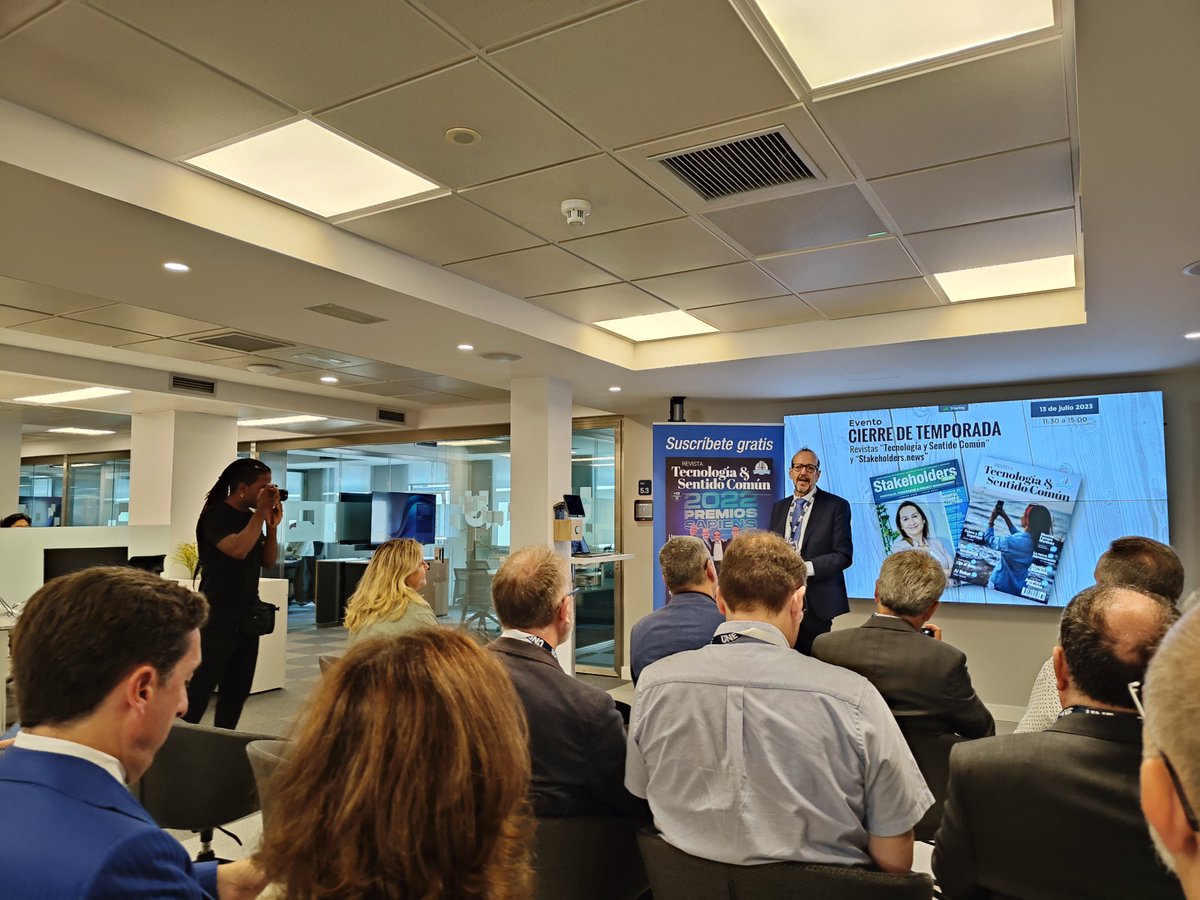 Apertura del evento de cierre de temporada de las revistas <a href="/tysentidocomun/">Tecnología y Sentido Común #TYSC</a> y <a href="/StakeholdersMgz/">𝐒𝐭𝐚𝐤𝐞𝐡𝐨𝐥𝐝𝐞𝐫𝐬</a>