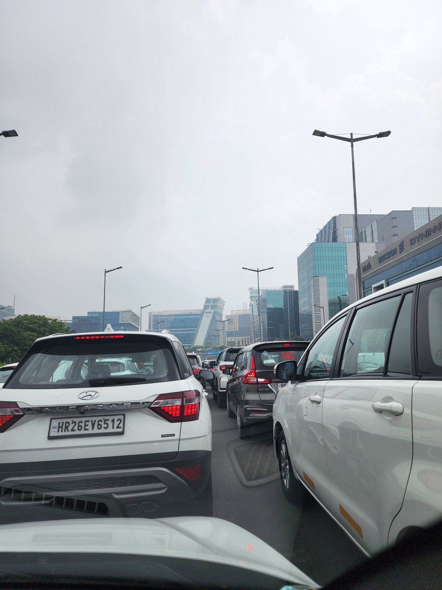 arnavy97's tweet photo. This is the condition of poster image of gurgaon during office hours everyday. 

A city with so much potential fails to live upto its expectation only because of poor administrative management.

Gurugram = infrastructure disasterclass.

@DC_Gurugram @cmohry 

#Gurugram #Gurgaon https://t.co/SDyeDCQcgb