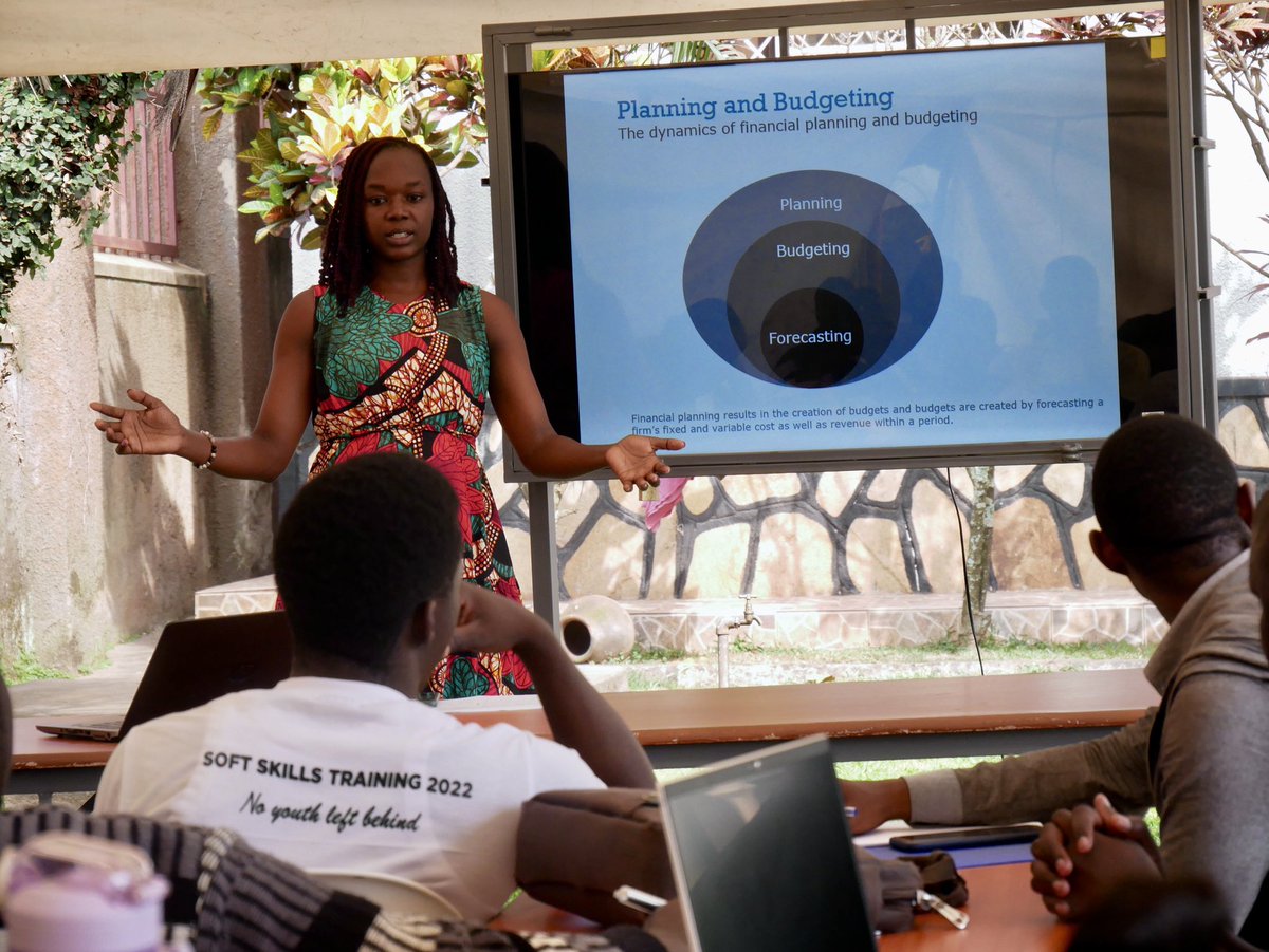 Challenges_UG's tweet image. Another fantastic bi-weekly training session took place yesterday for the junior associates under the Youth to Work programme.

The facilitators covered sessions on financial management, leadership skills, conflict resolution, and more. 

#Youth2WorkUg #SCFuturemaking @StanChart