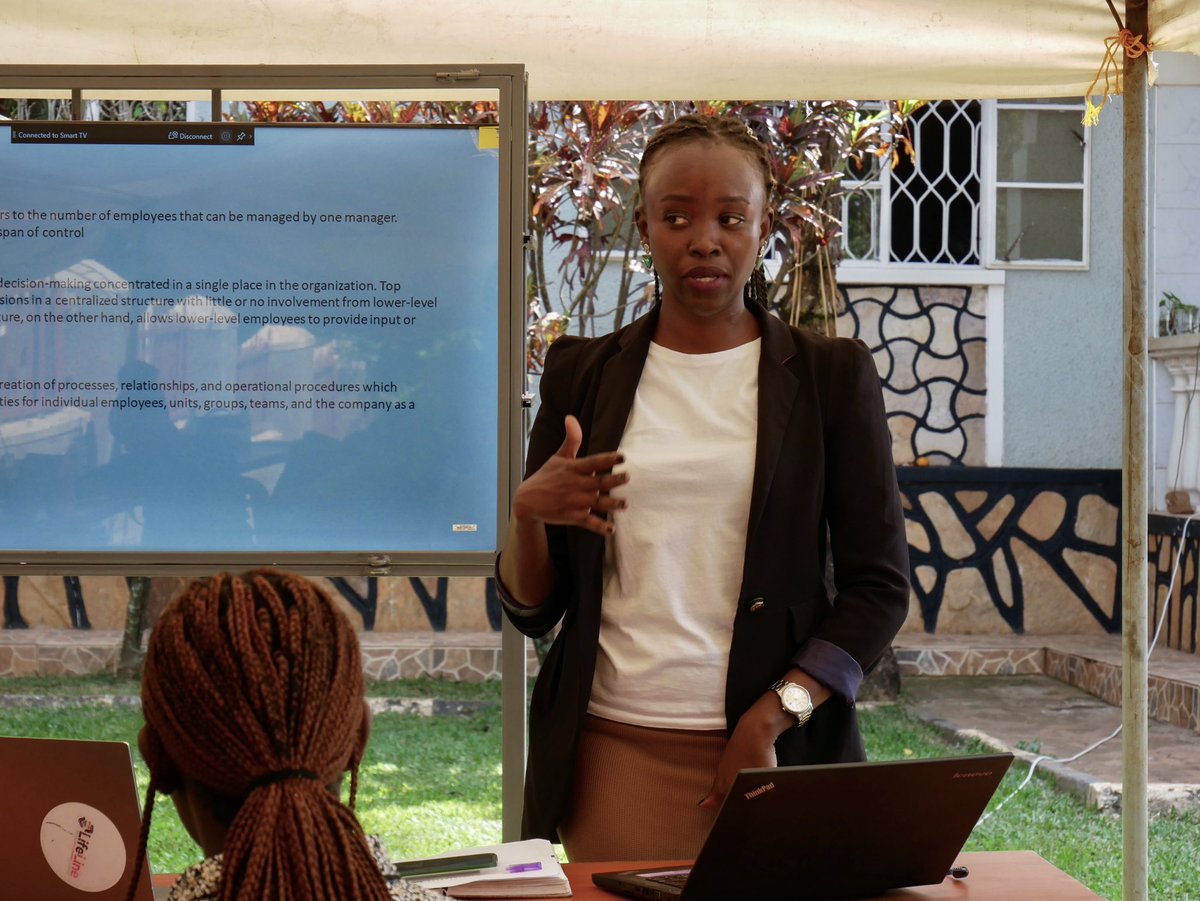 Challenges_UG's tweet image. Another fantastic bi-weekly training session took place yesterday for the junior associates under the Youth to Work programme.

The facilitators covered sessions on financial management, leadership skills, conflict resolution, and more. 

#Youth2WorkUg #SCFuturemaking @StanChart