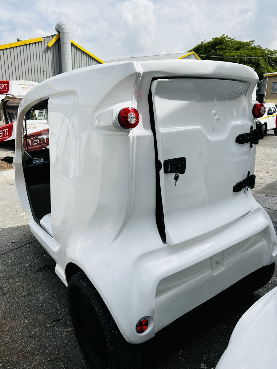 feziledhlamini_'s tweet image. Imagine delivering gas using an EV which will cost you less than 50cents per km? Our calculations show that you can load about 8 canisters safely at a go. Get about 80-120km range which will cost you R10.89 per full charge. 

Contact us sales@greenscooterza.com