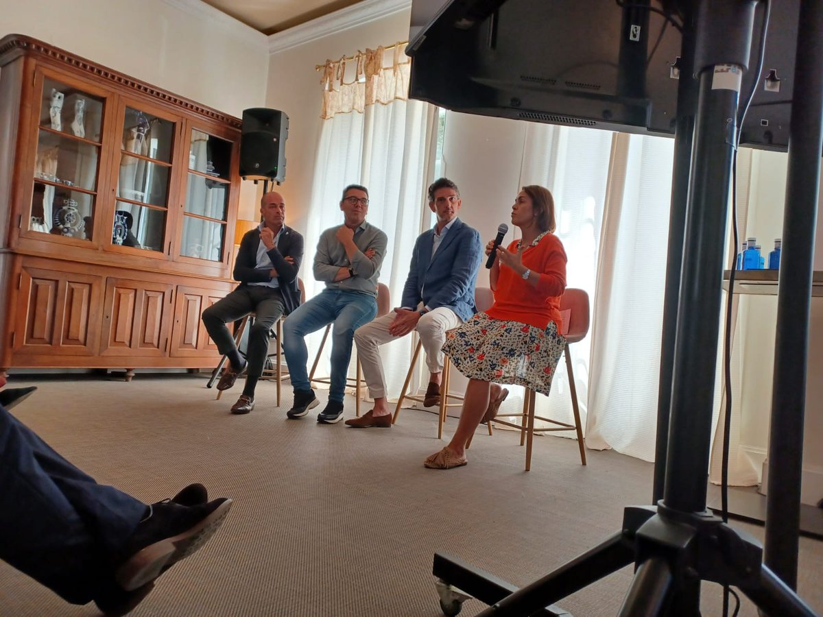 EmpresariosLugo's tweet photo. Intensísima xornada en #Ribadeo coa que aínda seguimos sobre axudas da @Xunta, de @axenciaGAIN e @IgapeXunta, con especial atención ós programas #InnovaPeme e #DeseñaPeme recén publicadas no DOG.
#ConectaLugo #empresasLugo #empresariosLugo #innovación #competitividade https://t.co/6VYOxCHSVq