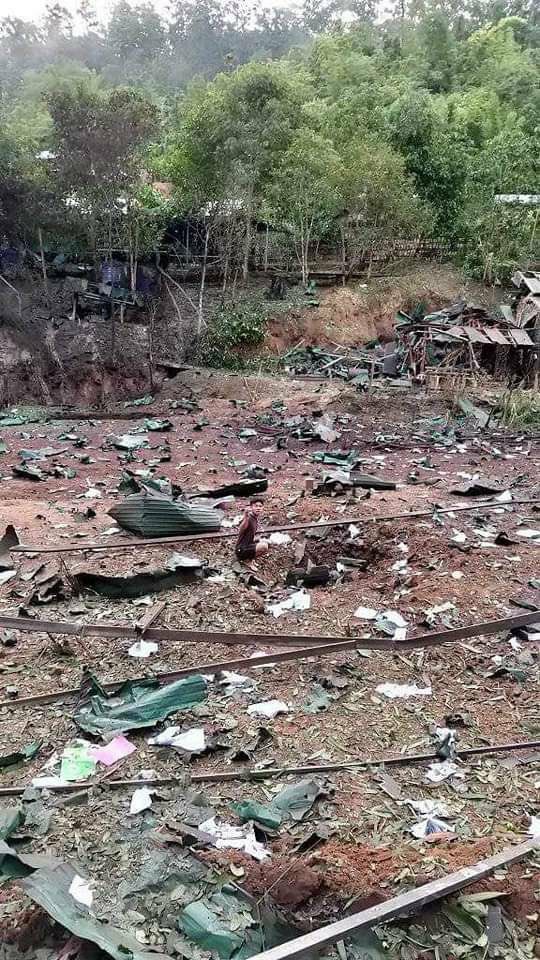 TTFR__Myanmar's tweet photo. SAC troops bombarded the IDP camp at the border of Thailand and Karenni this morning, resulting in death of 2 residents and destruction of residential properties including school and clinic. #WarCrimesOfJunta #2023Jul13Coup #WhatsHappeningInMyanmar https://t.co/wBeDPJcbJs