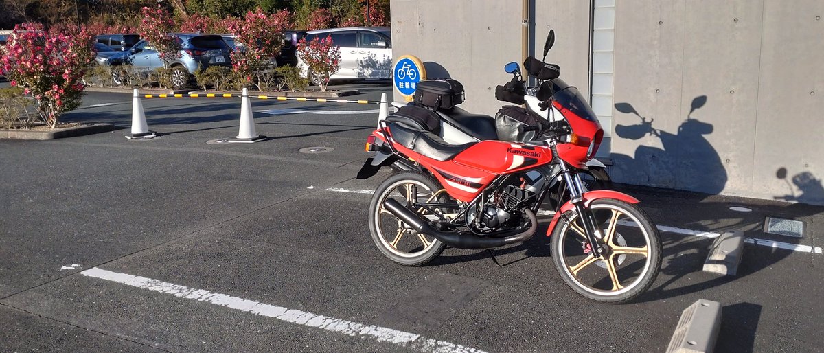 Shingo42689463's tweet photo. カワサキのディーラーの店長クラスの人ですらAR80は久々に見たと言うくらいには珍車
#他人と被らないバイク https://t.co/MCftCxoCS3