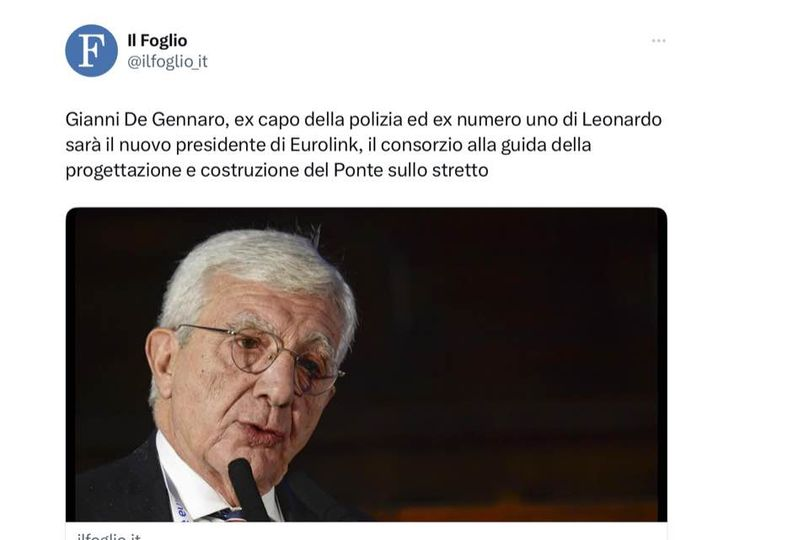 De Gennaro era il capo della polizia durante il G8 di Genova, in qualsiasi altro paese mediamente civile la sua carriera si sarebbe interrotta dopo la sentenza della Cassazione, dove c’è scritto che a Bolzaneto furono dimenticati i principi di uno stato di diritto.
#13luglio