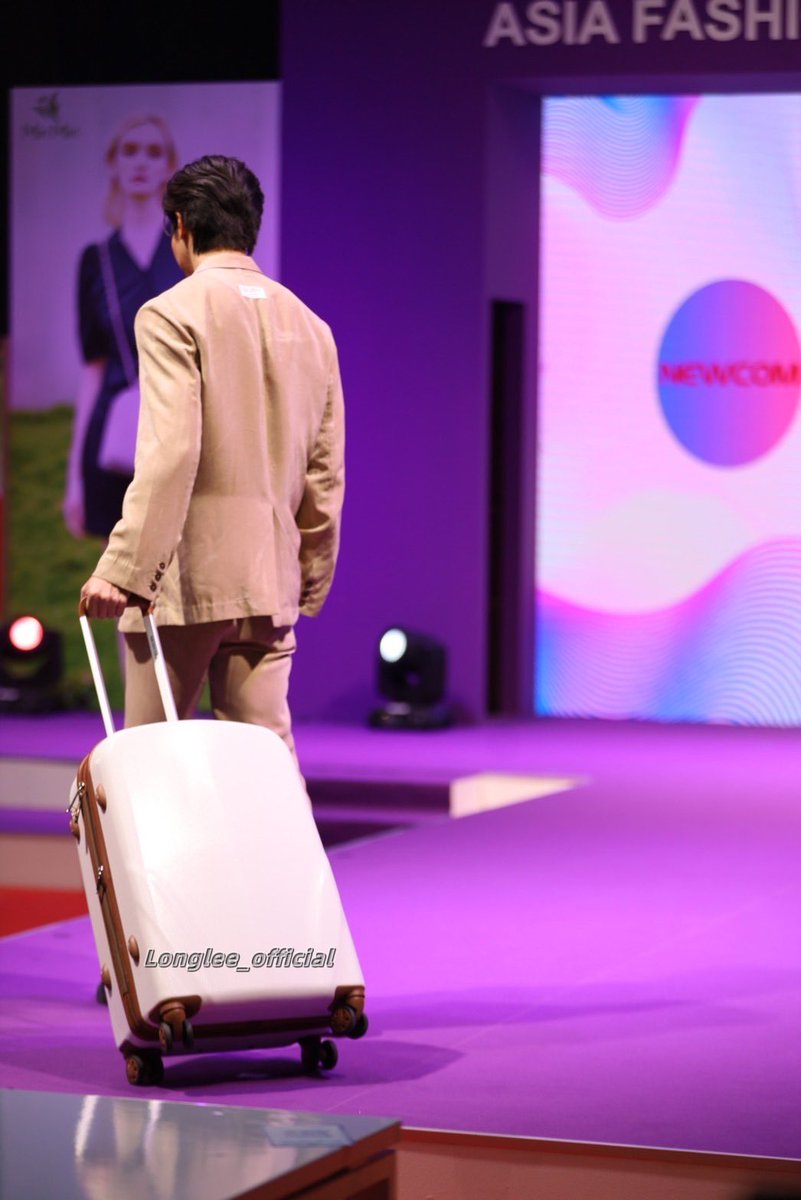 longshilee's tweet photo. หล่งลี ช่วงเดินแฟชั่นโชวร์ 
วันนี้ค้าบ🙇🏻🤍

#Asiafashionshowxlonglee
#longlee
#longshilee 
#หล่งลี
#Asiafashionshow 
#sizel
#亚洲时尚展
#PAINKILLERatelier #painkillerclan https://t.co/NeXmpNK6qH