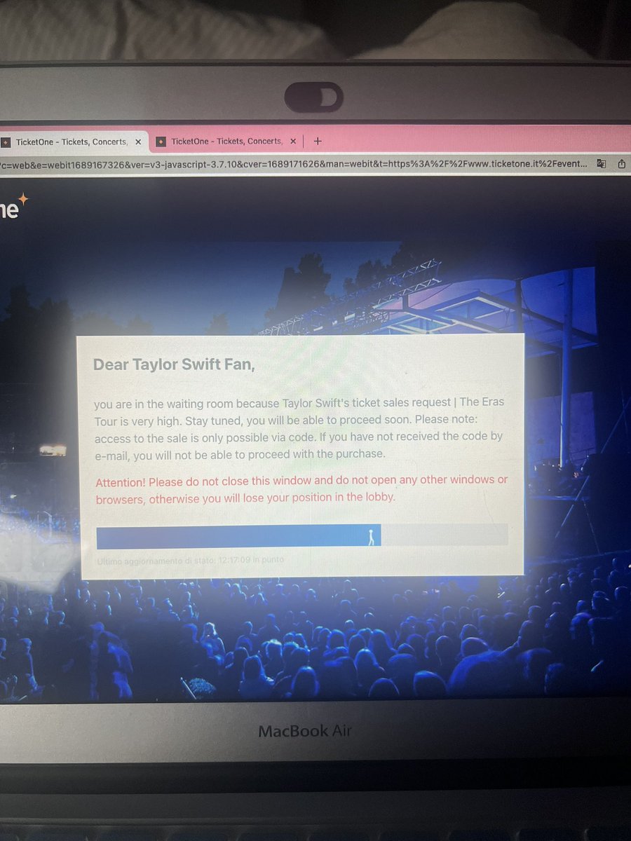 ArianaNeira's tweet photo. @geebqueenz It’s this the actual queue? https://t.co/HJ7kiwDXk3