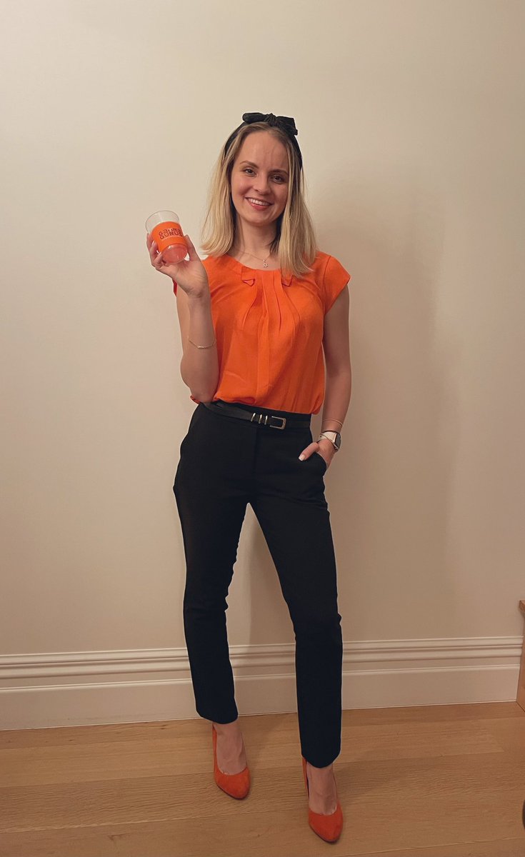 Ana_S93's tweet photo. I accidentally matched my outfit to my cup today, and then thought that I could be a @GammaGurus representative 😅 https://t.co/5SKAA9vSIn