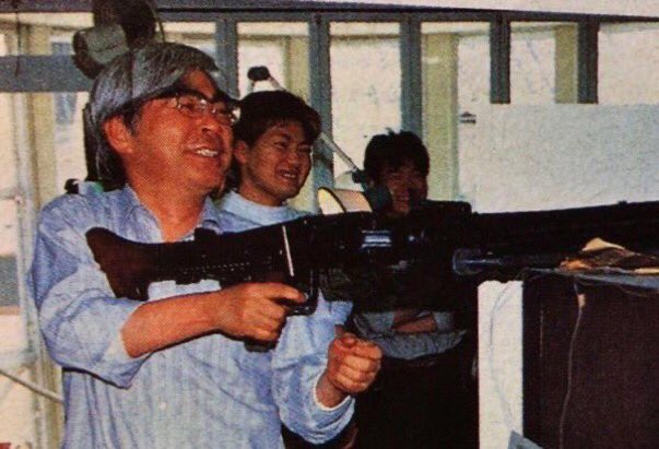 zitudan1's tweet image. やはりMG42(本物)をスタッフに向けて満面の笑みの宮崎駿画像と君たちはどう生きるかテロップの組み合わせがベストマッチ