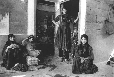 atbuosh's tweet photo. حكاية العجول السبعة-من حكايا يهود اليمن

وثقتها ودرستها Ori Shachmon عن عجوز يمنية
ونقلتها هنا إلى العربية لمن يحب مطالعتها.وهي بلهجة محلية خالصة مع الألفاظ عبرية وبقايا سبئية! تعكس عناصرا من الأدب العالمي ولها نظير فلسطيني!

استمتعوا بقراءتها مع أطفالكم
https://t.co/W7kkyXmi0x https://t.co/CZVBFLHtkl