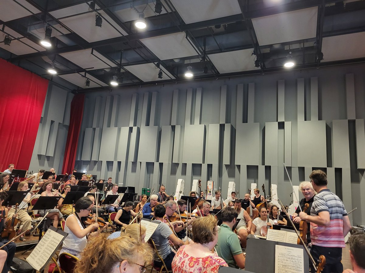 maxinekwokvln's tweet photo. Happy birthday #RomanSimovic @londonsymphony @SirSimonRattle @festival_aix https://t.co/HuEZFz3cWH