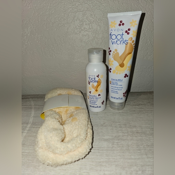 ChassityLabelle's tweet photo. So good I had to share! Check out all the items I'm loving on @Poshmarkapp #poshmark #fashion #style #shopmycloset #avon: https://t.co/vny2uJdzqT https://t.co/dGeGgYCSIr