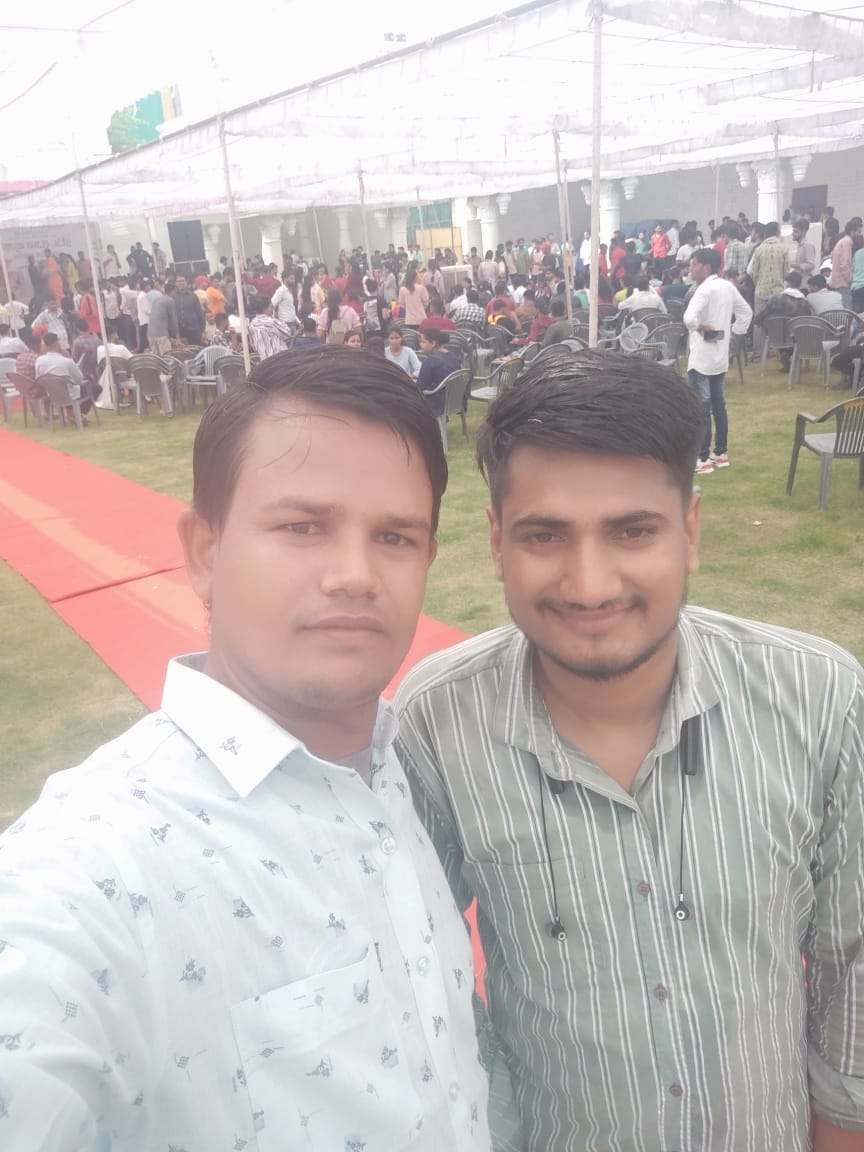 rgurjar002's tweet photo. Enjoy😊
#mannat_Garden_jaipur
#Sanjay_Sir_Ka_Birthday
#Pawan_Sir
#Pathshala_class
@VikramS40980343 https://t.co/nEJTdprQWb