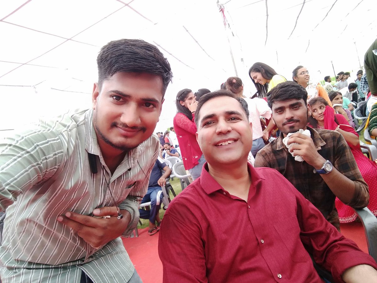 rgurjar002's tweet photo. Enjoy😊
#mannat_Garden_jaipur
#Sanjay_Sir_Ka_Birthday
#Pawan_Sir
#Pathshala_class
@VikramS40980343 https://t.co/nEJTdprQWb