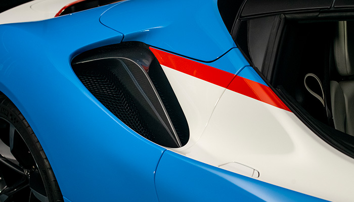 This #FerrariSF90Spider, realised by the #FerrariTailorMade programme, exhibits bright colours in the exterior finish that accentuate its character, while the inserts in Pelle Frau® Polare and Elmosoft Blue leather are a testimony of attention to detail and quality. 

#Ferrari