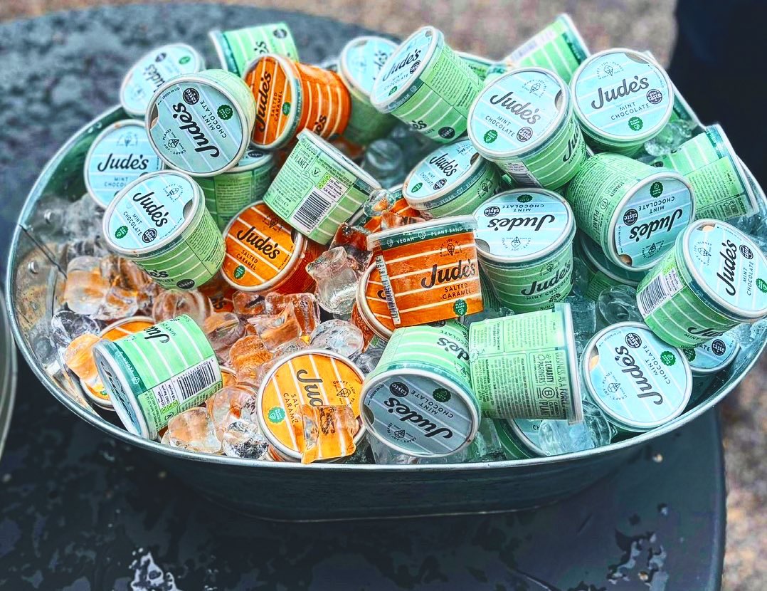 ConferenceSBS's tweet image. Ice cream in the sun yesterday at our event 🍦☀️

@Judesicecream 

#oxfordmeetingspace  #conferences #oxfordsbs #icecream #food #catering