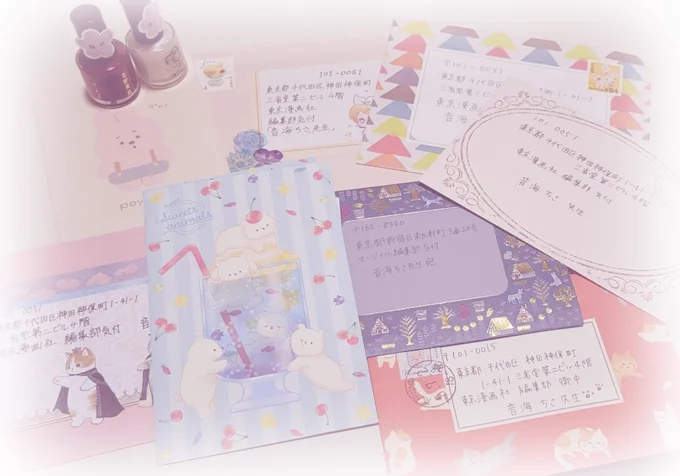 素敵なお手紙たくさん頂きました(∩ᵒ̴̶̷̤⌔ᵒ̴̶̷̤∩)ありがとうございます…!!心の栄養です本当に嬉しいです 2枚目は自分用のやわらかいのちクッションです。絵柄みちみちデザインにしたせいで丸っこくなっててこれはこれでかわいいかも!連れて行きたい