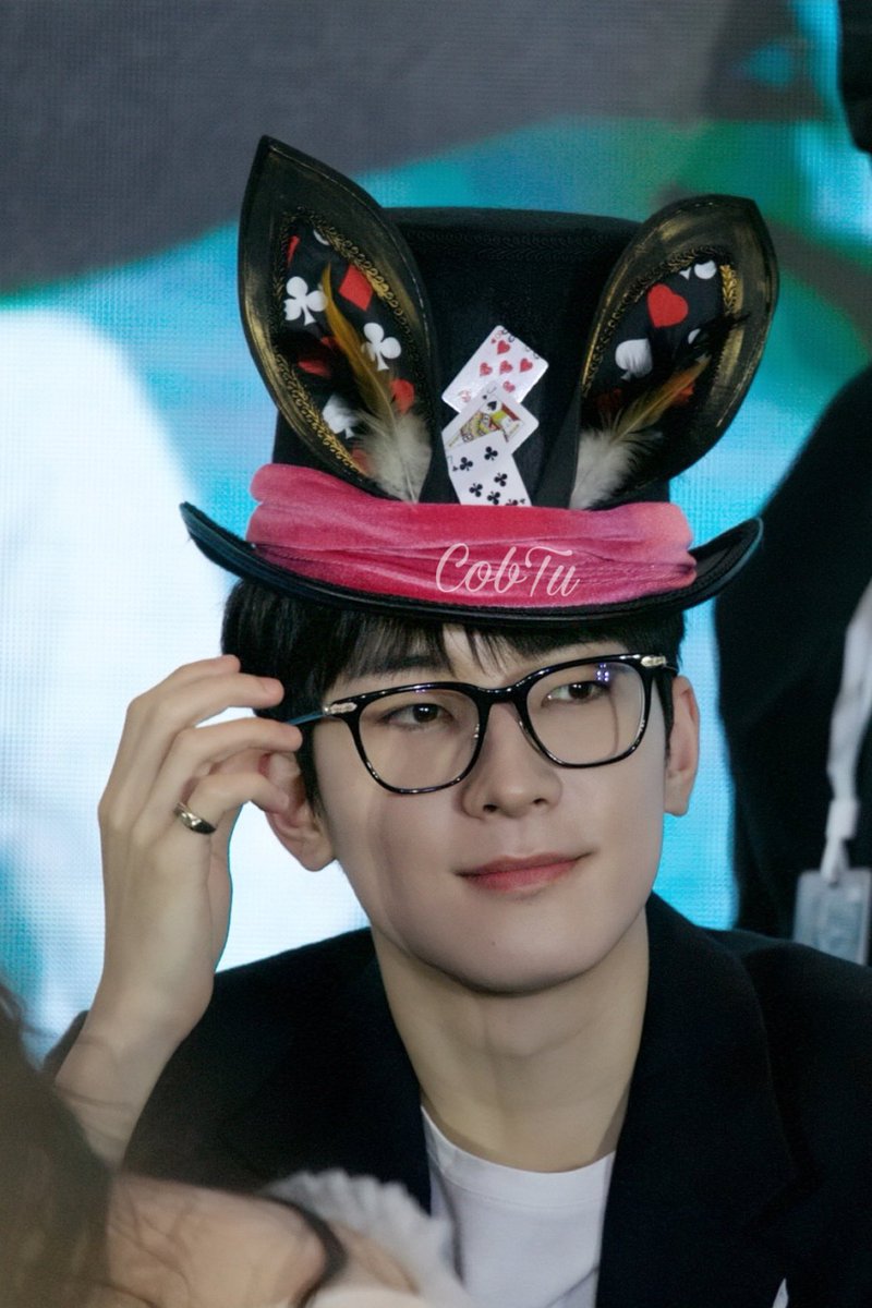 Cobtu's tweet photo. [230710]

👓👓👓

#SEVENTEEN #세븐틴
#WONWOO #원우 https://t.co/q0yC3ZvGaF