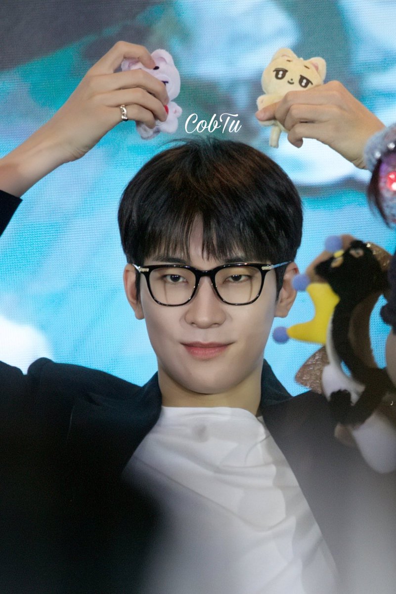 Cobtu's tweet photo. [230710]

👓👓👓

#SEVENTEEN #세븐틴
#WONWOO #원우 https://t.co/q0yC3ZvGaF