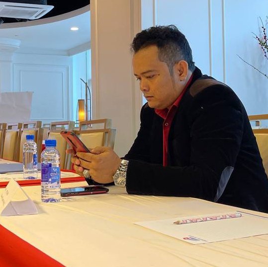 SamphorsNeang's tweet photo. #NewProfilePic https://t.co/zy4n5sJZJW