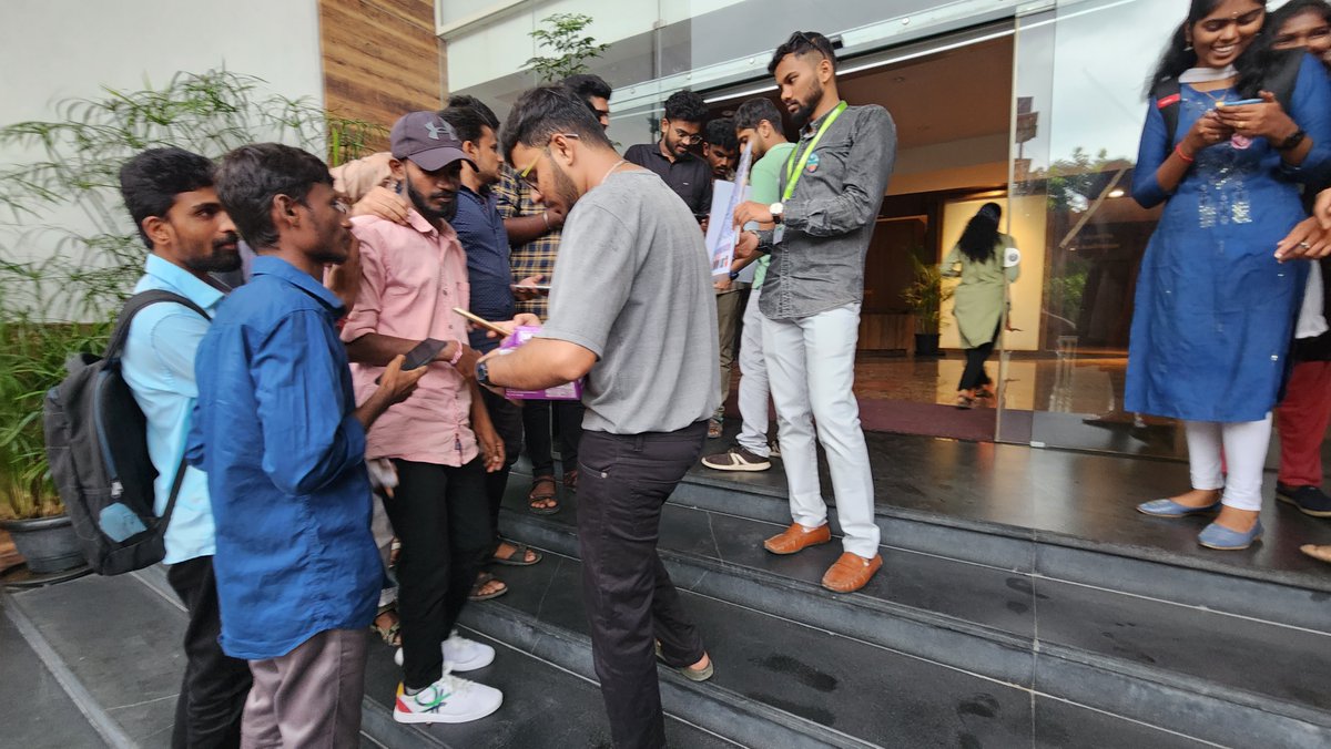 paraminnovation's tweet photo. @paraminnovation is promoting SciTech on a scale never seen before. We have already given away 5,000+ munch chocolates as part of the campaign. Will @Nestle @NestleUSA @NestleIndia join us in setting a world record by giving away 1,00,000 chocolates? #ParamScienceExperience #WorldsBiggestChocolateGiveaway