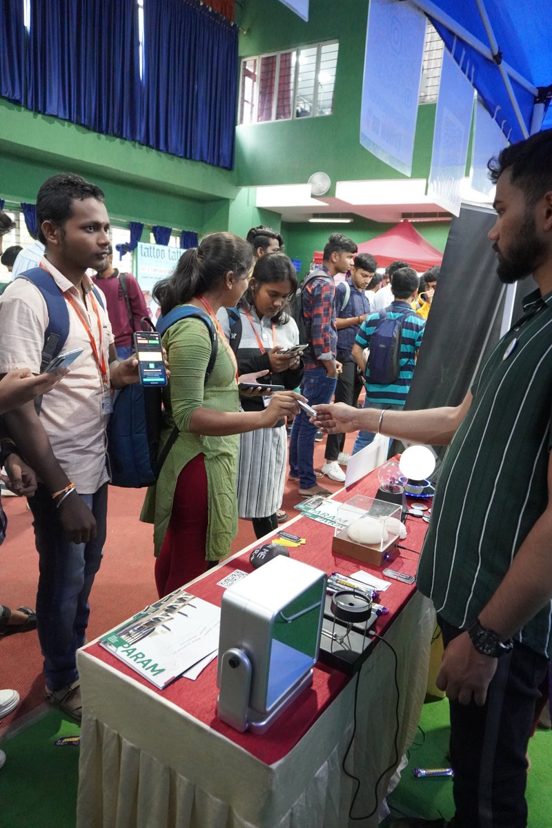 paraminnovation's tweet photo. @paraminnovation is promoting SciTech on a scale never seen before. We have already given away 5,000+ munch chocolates as part of the campaign. Will @Nestle @NestleUSA @NestleIndia join us in setting a world record by giving away 1,00,000 chocolates? #ParamScienceExperience #WorldsBiggestChocolateGiveaway