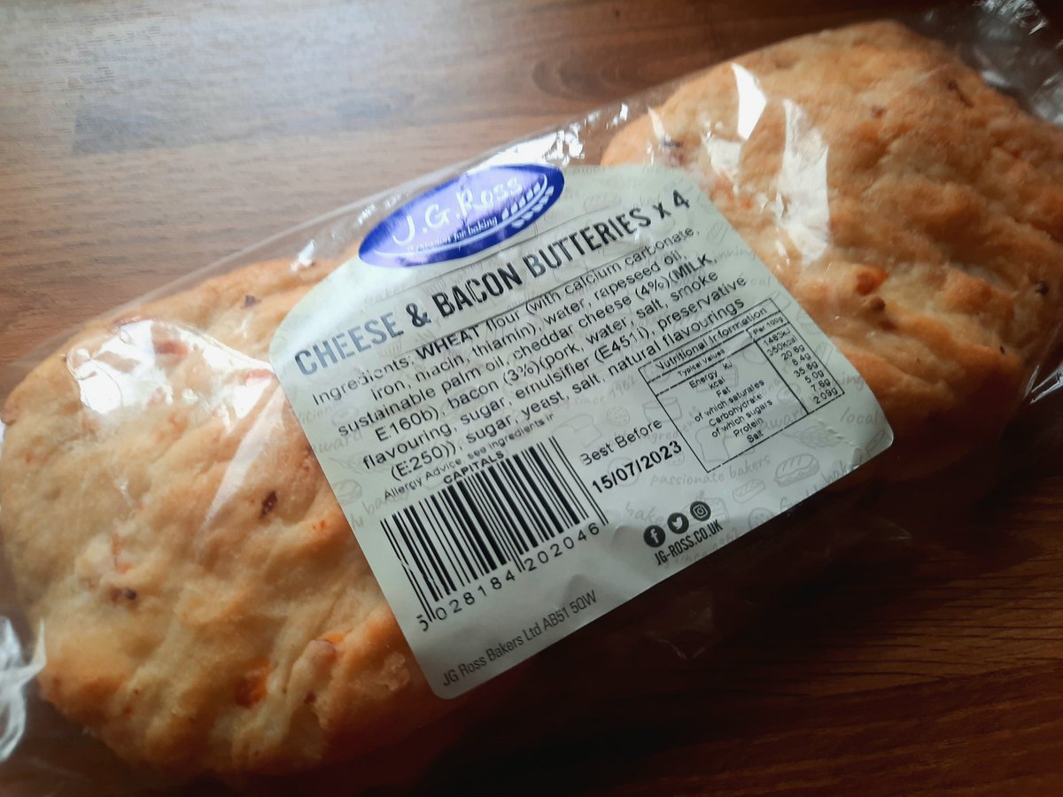 Mikey_Clarkie's tweet photo. What? What! What? People of Aberdeen, what say you? #Aberdeen #rowie #buttery https://t.co/aIx9A17Dbi