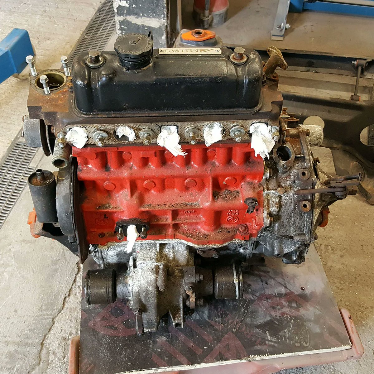 70sResto's tweet image. Engine out and ready for dismantling on the #Midas #MkII! We can't wait to see what's inside and get to work on restoring this classic car. ⚙️ #MiniMidas #CarRestoration #ClassicCar #ClassicCarRestoration #AutoRestoration #CarEnthusiast #CarCommunity #MidasMkII #CarRebuild