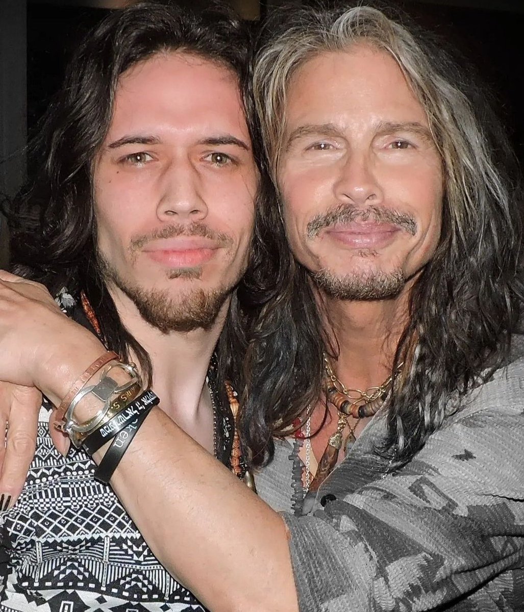 TallesPastro's tweet photo. #BDSP minha melhor lembrança do Rock foi o encontro com o Steven Tyler do Aerosmith aqui em SP em 2017
Ele me chamou de filho por causa da semelhança 😂 gente boa demais ! https://t.co/OMiMYgKyx8