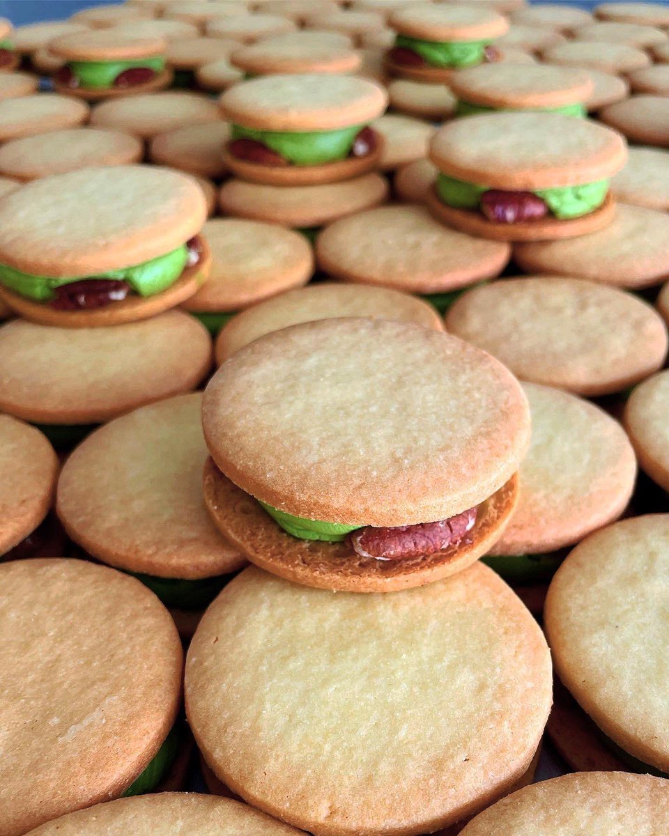 uneclef's tweet photo. こんばんは。
バターサンド〜抹茶ピーカンナッツホワイトチョコ〜 が６枚入ったsetを作ります。
抹茶のバターサンドがお好きな方、たくさん召し上がりたい方、お待ちしています。

https://t.co/LQzql7jL4I https://t.co/Os5NYMThDE
