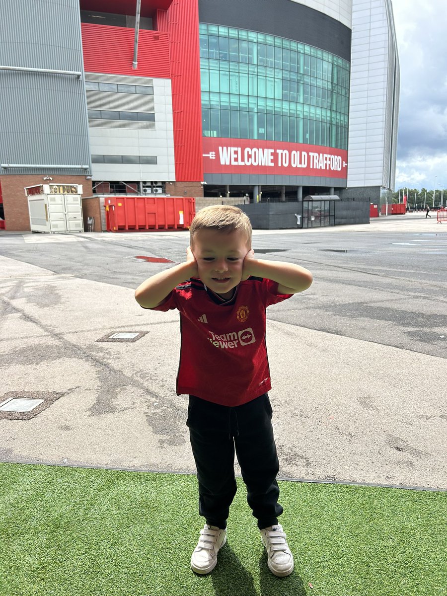 RoylanceTracie's tweet photo. New shirt day  @B_Fernandes8 @ManUtd @MU_Foundation @jhirst01 @DavidRoylance44 @JackDavenport44 https://t.co/oAdZVh9Iaz