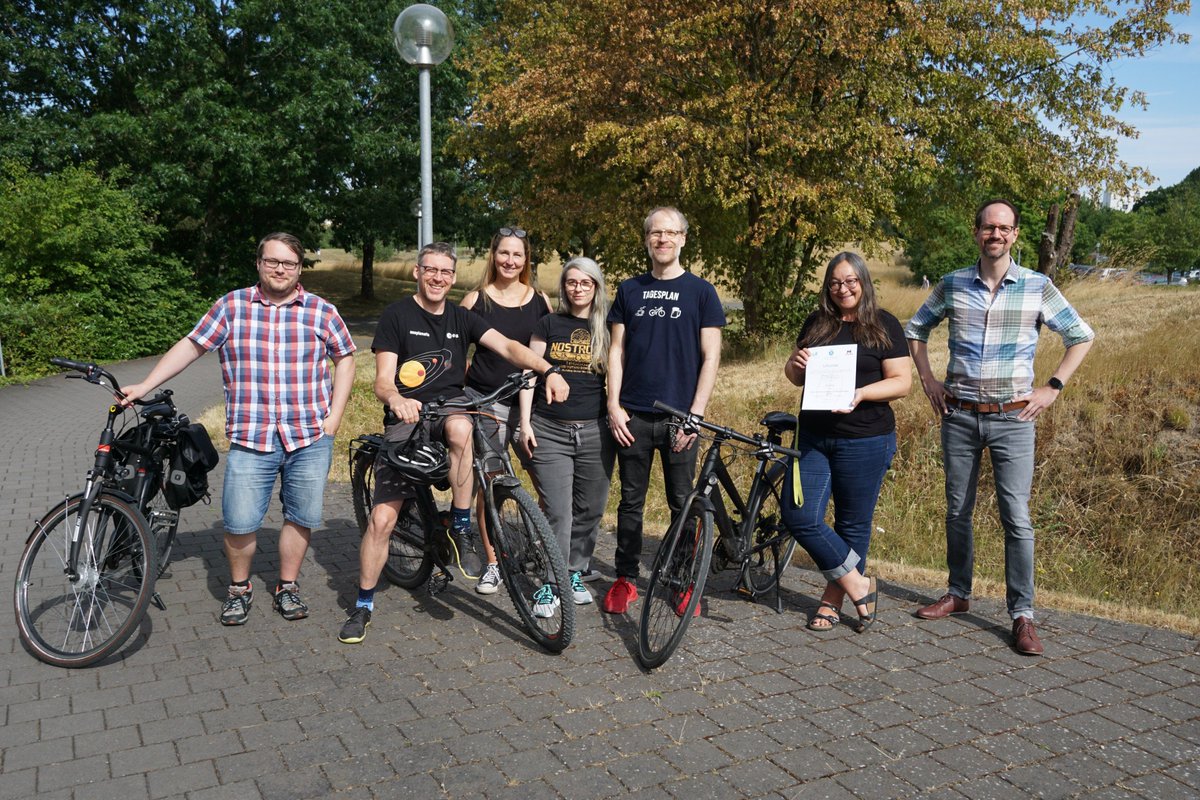 Beim <a href="/STADTRADELN/">STADTRADELN</a> in der @Stadt_Trier hat unser Team eine Urkunde erhalten: 🥇 GOLD 🥇 für die Leistung als stärkstes Team in unserer Kategorie "Universitäten/Hochschulen". 
Darüber freuen wir uns für das insgesamt 21-köpfige Team sehr! 🚴‍♂️🚴‍♀️
#trier #stadtradeln #bergetappen #team