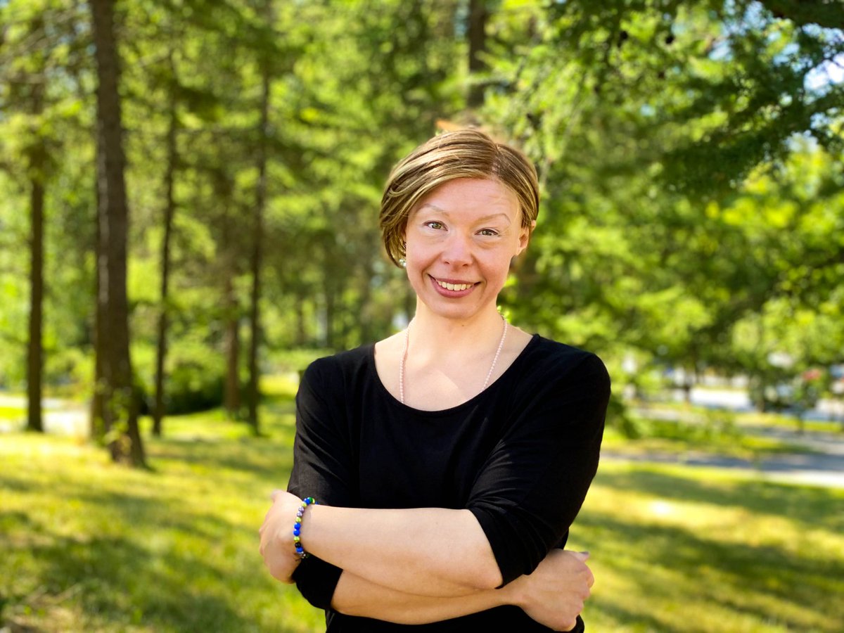 SenaattiK's tweet photo. Kymmenet kesätyöntekijät ahkeroivat paraikaa Senaatti-kiinteistöjen ja Puolustuskiinteistöjen kohteissa ympäri Suomea. Viime kesänä Linda työskenteli rakennuttamisyksikössämme julkisen taiteen kartoituksen parissa.

Lue Lindan kokemuksista: https://t.co/QkQKRXwsLD

#kesätyö https://t.co/QnPXrbbtge