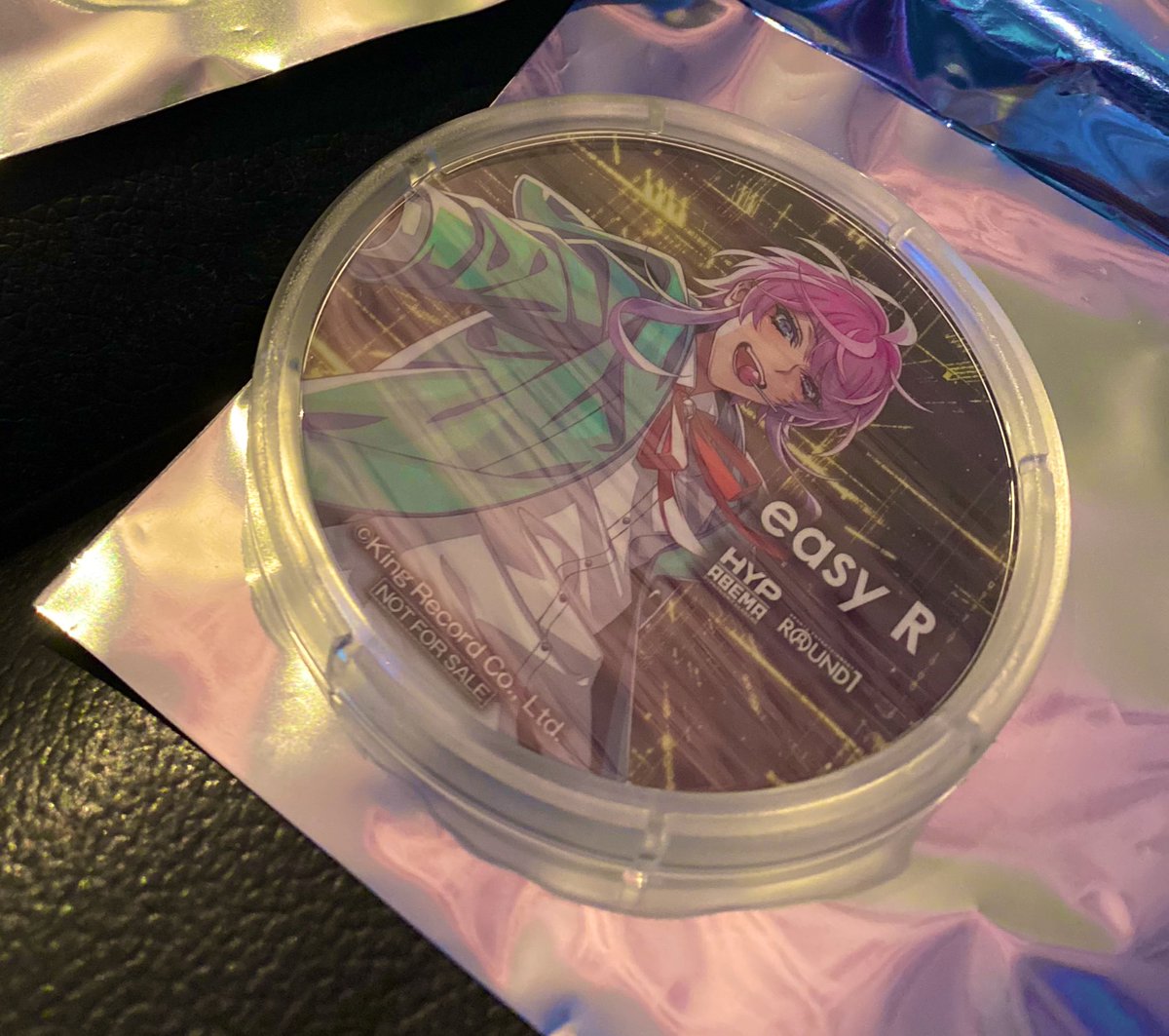 hieteiru's tweet photo. コラボドリンクを飲みながらいろんな作品をレクチャーいただいたという日記。
名前が一生聞き取れない気がする中、私のドリンクについてきたコースターの飴村くんだけは覚えることが出来た。世の中おもしれージャンルがいっぱいだな…学んだ。 https://t.co/MFD8K5gLXZ