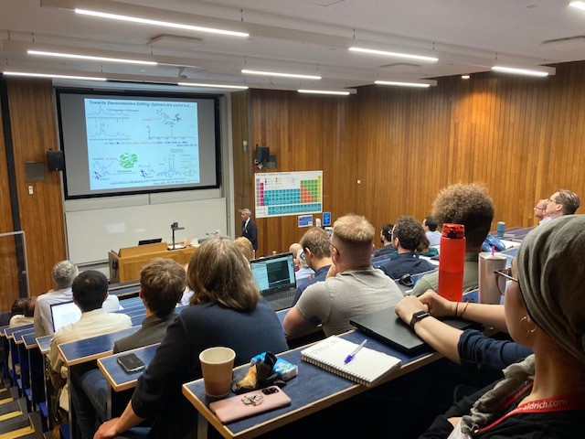 @UoSChemistry Chemical Biology, Diagnostics and Therapeutics Group and Institute for Life Sciences symposium 'Chemistry of life'. Enjoying the morning plenary session from Benjamin G Davis <a href="/RosFrankInst/">Rosalind Franklin Institute</a>