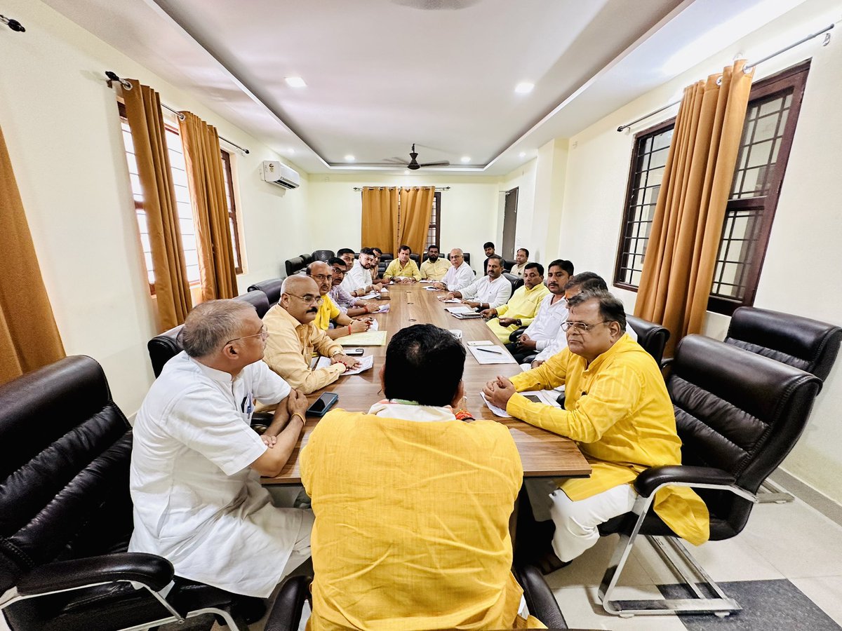 sahjanandraibjp's tweet photo. क्षेत्रीय कार्यालय गोरखपुर में #संपर्क_से_समर्थन व #घर_घर_संपर्क अभियान के निमित्त बैठक को संबोधित किया तथा अभियान को अधिक गति प्रदान करने हेतु आग्रह किया।
@narendramodi @JPNadda @sunilbansalbjp @myogiadityanath @Bhupendraupbjp @idharampalsingh https://t.co/VlGTsgqL1B