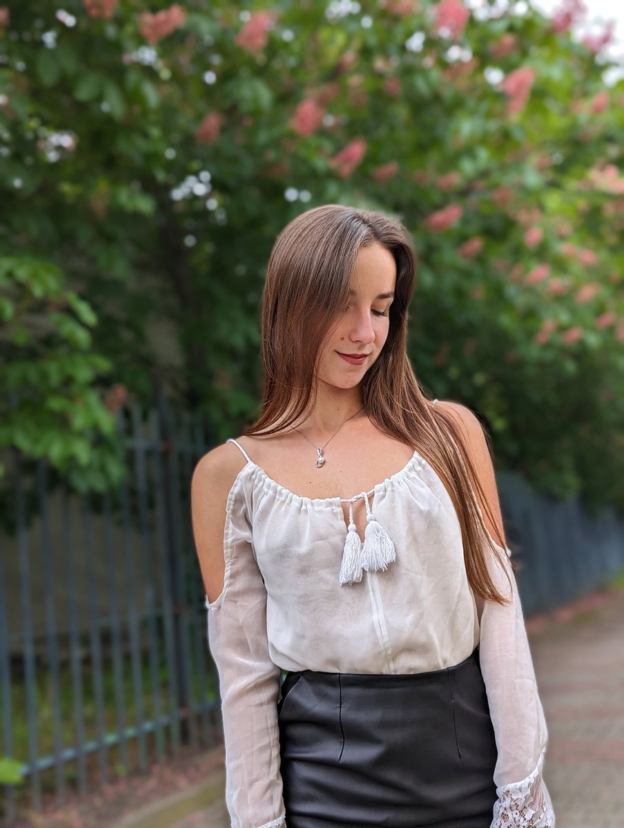 Natural femininity
Retweet if you like 💙