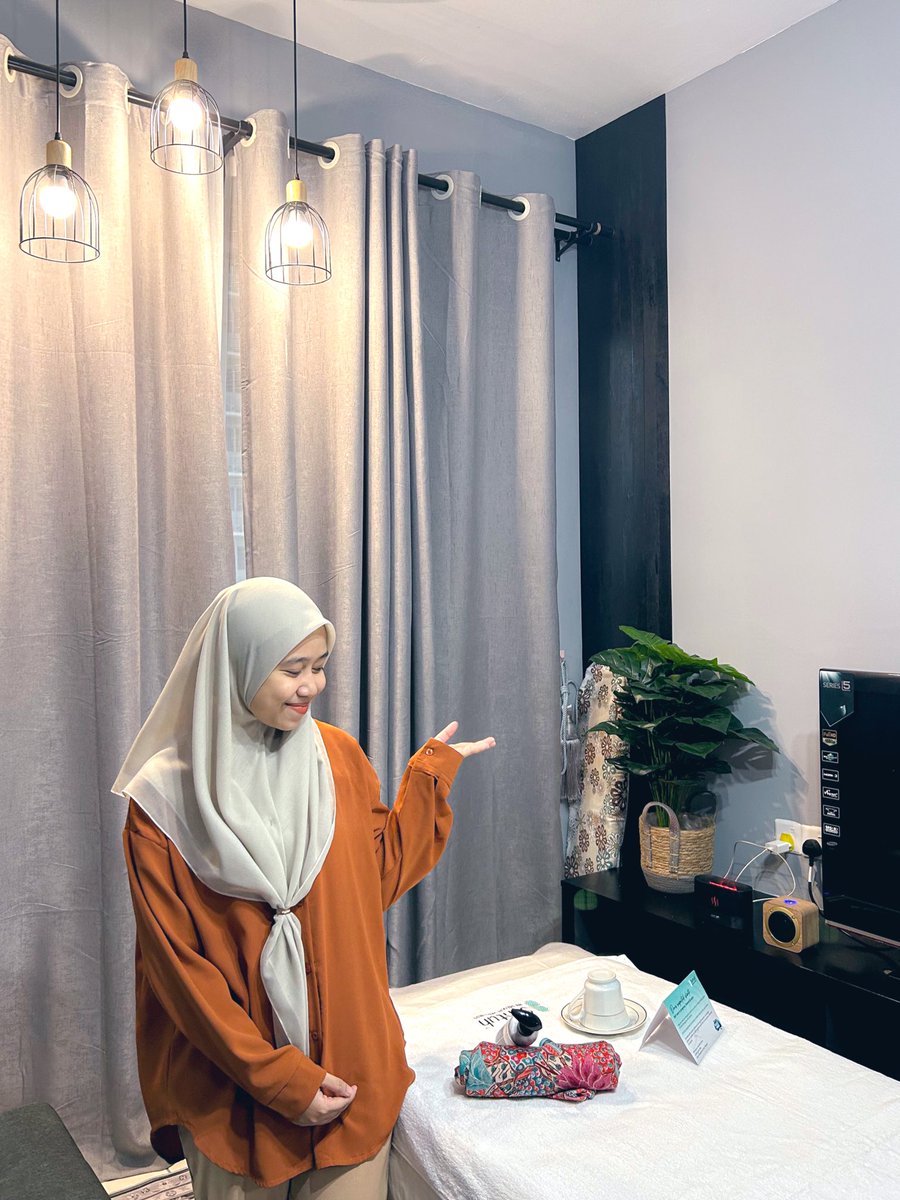 Nurintashaa's tweet photo. Selalunya i keluar pergi spa, tapi harini spa datang rumah 🤍

Best ye. I ambik aromatherapy massage 60 mins. Memang lega

Dorang setup feeling feeling macam kat spa. Siap ada bau and calming music (tengok video)!! https://t.co/4UYzV5D5Rx