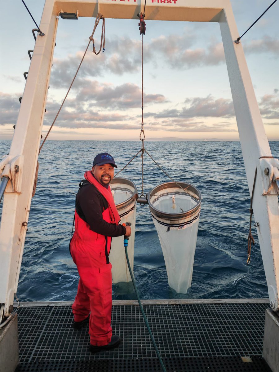 SMCRI_ZA's tweet photo. It's a beautiful day for #marinescience in Algoa Bay. #SMCRI have two teams out at sea. One team carrying out the monthly Pelagic Long-Term Ecosystem Research (PELTER) sampling, including two future scientists, &amp; the other diving to service ADCP moorings.
@dsigovza @Saeonews https://t.co/VtE2Rww4oH