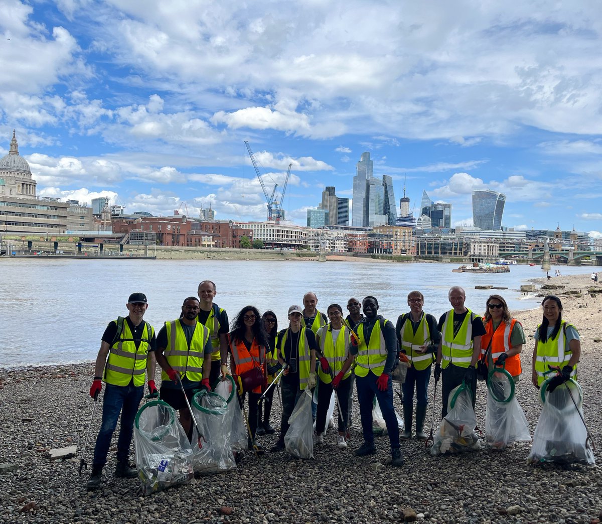BywatersUK's tweet photo. We picked 24.28 Kg of litter this time - Not too bad hey? 🏋️‍♂️

It was great see so many people from @BarclaysUK join us at one of our Thames river cleans! 🌊

Thank you all so much for coming! 😊

#Bywaters #sustainability https://t.co/89lCsrRHfo