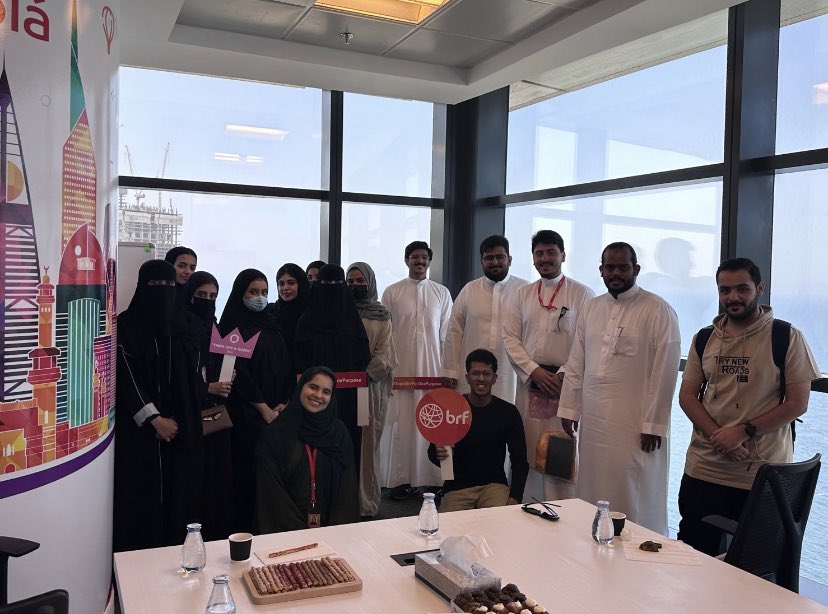 BAP_KAU's tweet photo. تشرف اعضاء جمعية بيتا الفا ساي  و@MIS_club_FEAبزيارة شركة @BRF_Global بجدة ، حيث تمت مشاركتهم العديد من النصائح المهنية في مجالات MIS و المالية من قبل عدد منسوبي الشركة. 
نشكر شركة BRF على الاستضافة الملهمة ✨ https://t.co/XUXoLLYa4M