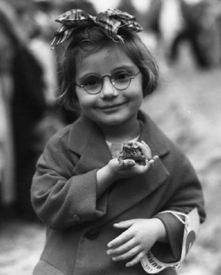 A Girl with her toad enters a pet contest, Venice Beach, California, 1936.