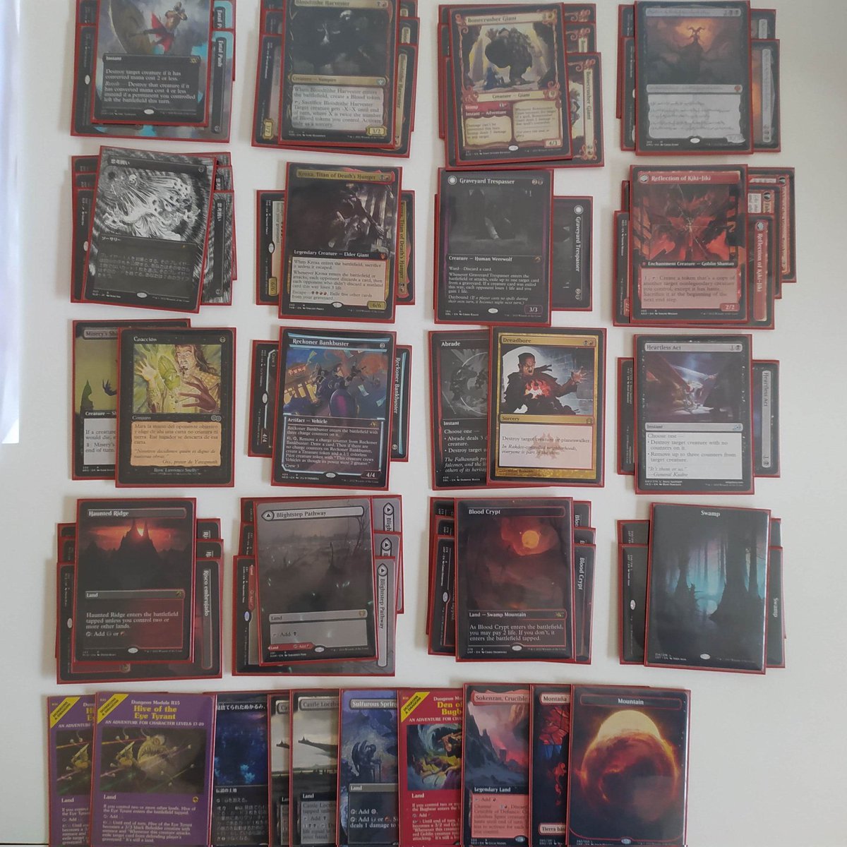 Se vende Rakdos de Pioneer 🤣
Si hay interesados pos eso, a preguntar o ir directamente a cardmarket que tengo todo por allí metido 🥳
cardmarket.com/es/Magic/Stock…
No hay nada foil, muchas cosas full art, eso sí. También puse a la venta las cartas del banquillo 😜